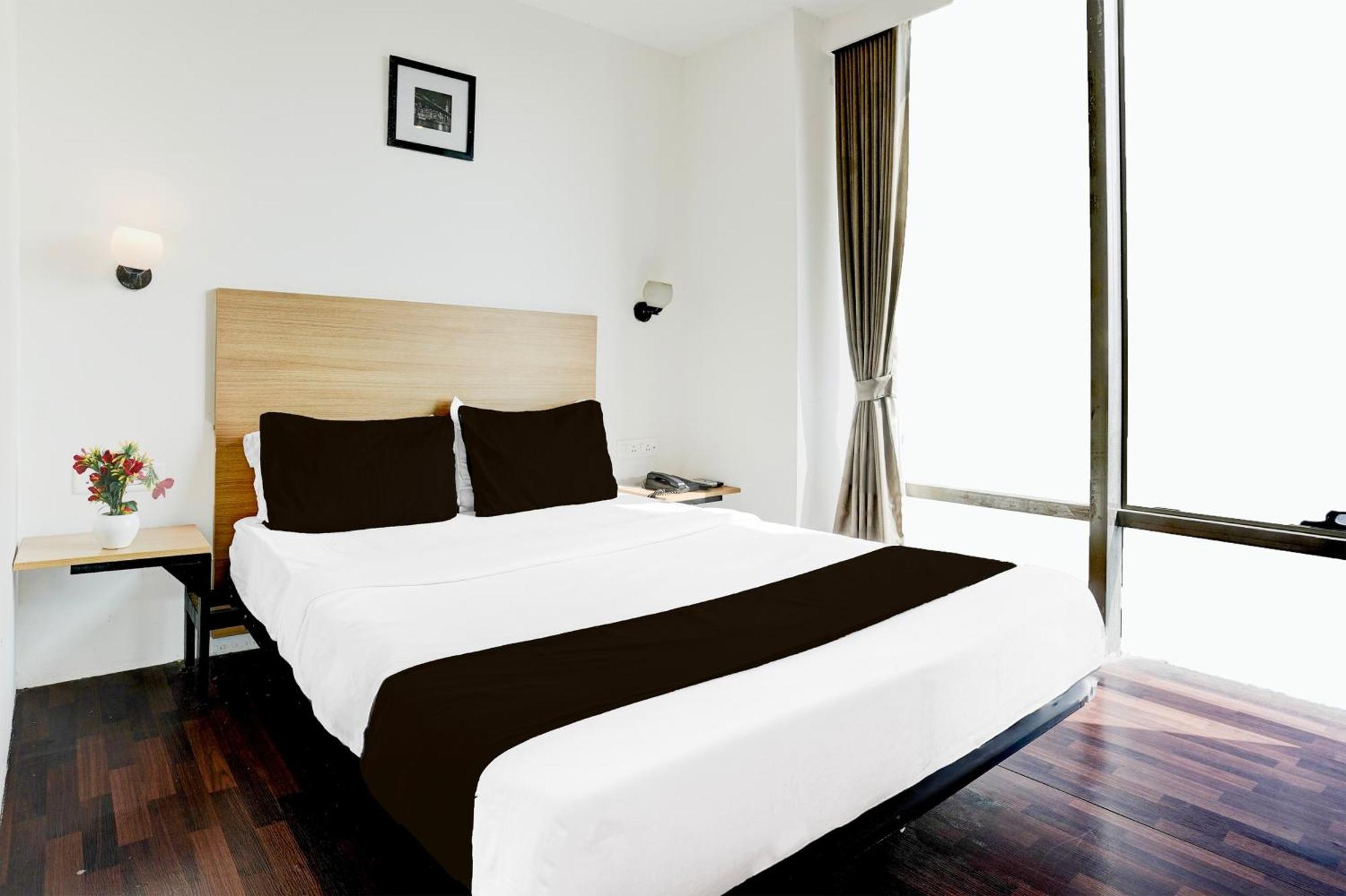 Super Townhouse Pbg Mall Vashi Turambhe Exterior foto